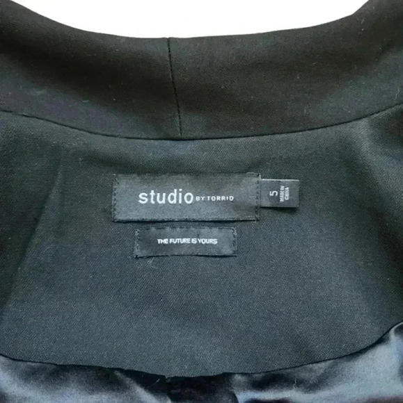 Torrid Studio Luxe Woven Open Front Blazer Deep  Crop Black Women's Plus size 5X - Picture 10 of 14